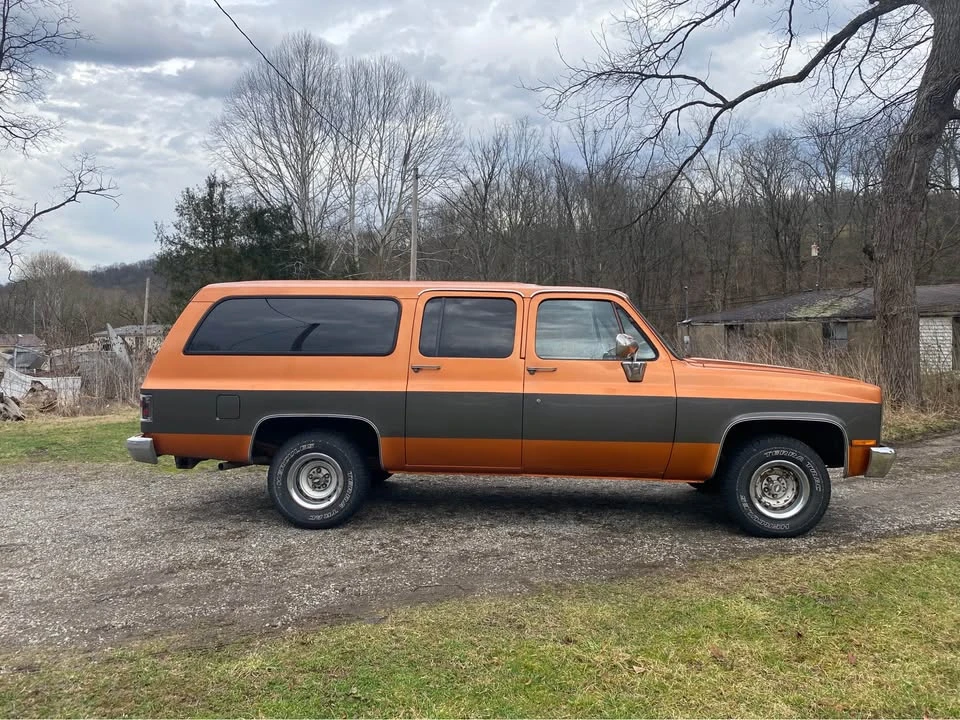 1982 Chevrolet Suburban 7th Gen - Image 10 of 11