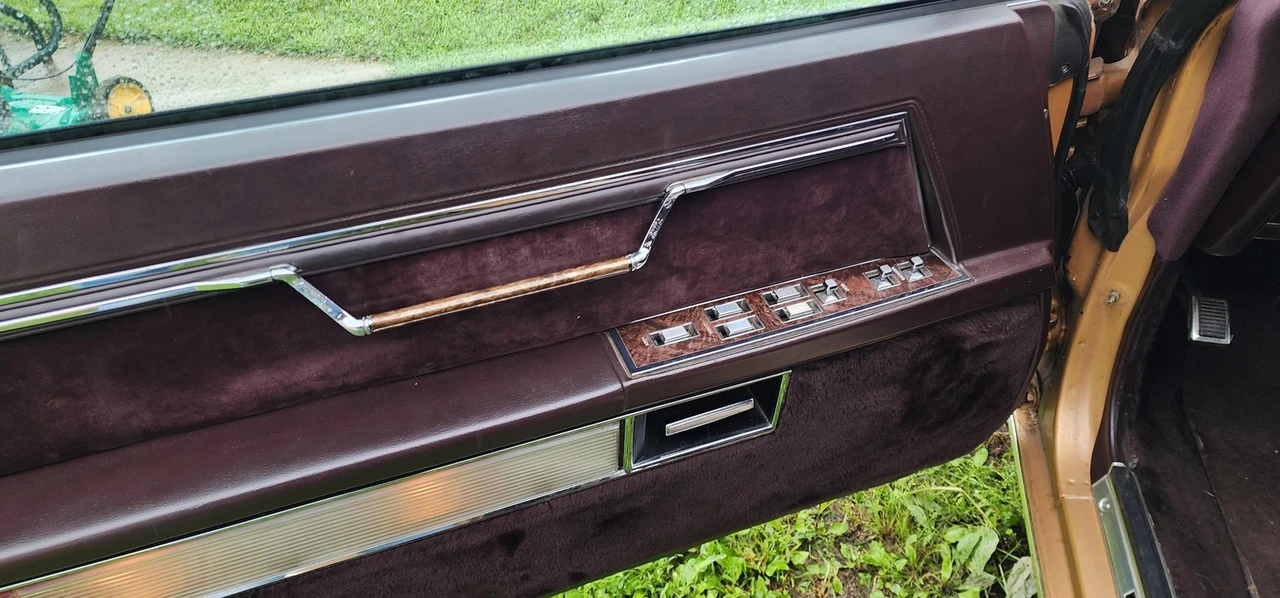 1982 Chrysler Imperial - Image 12 of 31