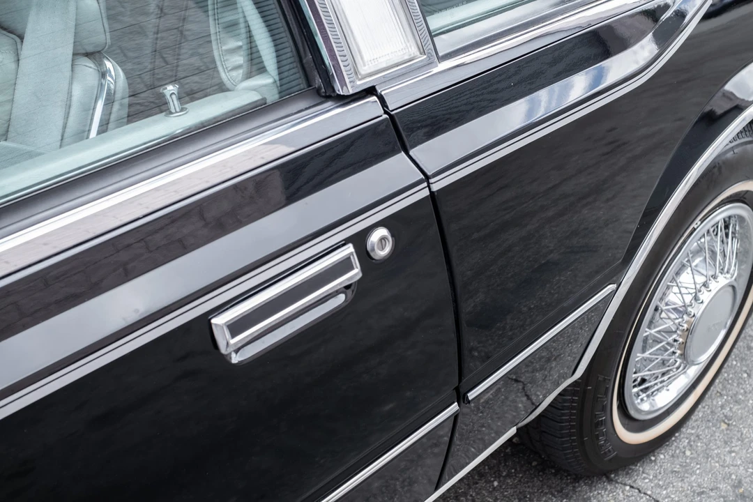 1982 Chrysler Imperial - Image 29 of 31