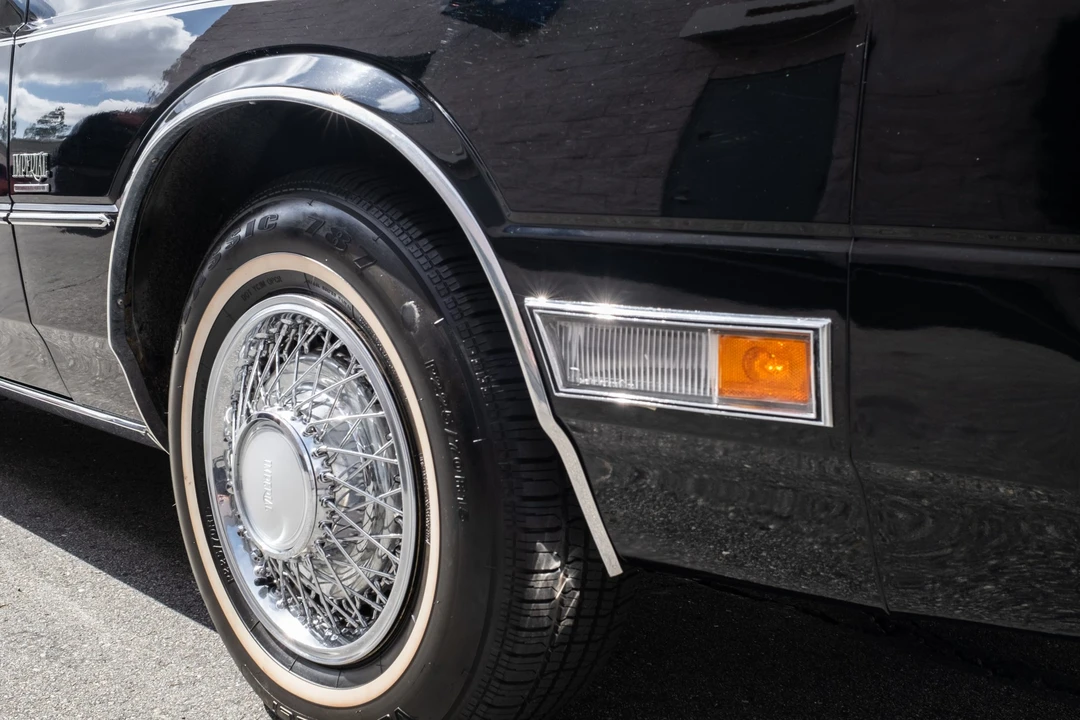 1982 Chrysler Imperial - Image 23 of 31