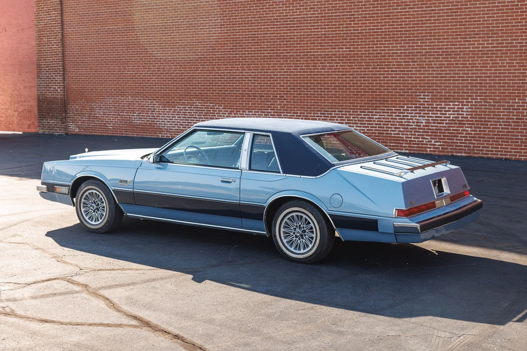 1982 Chrysler Imperial - Image 8 of 31