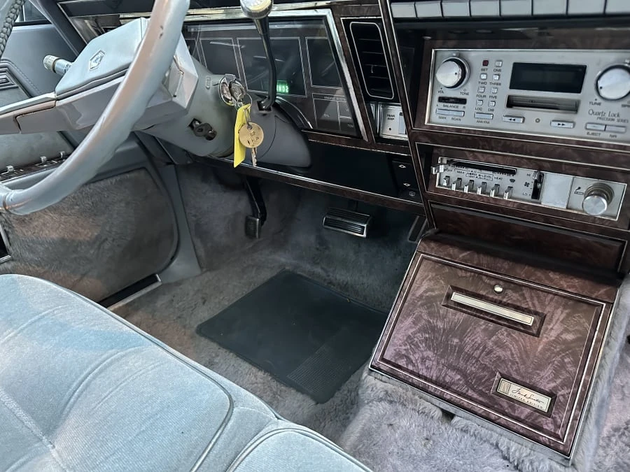 1982 Chrysler Imperial - Image 15 of 24