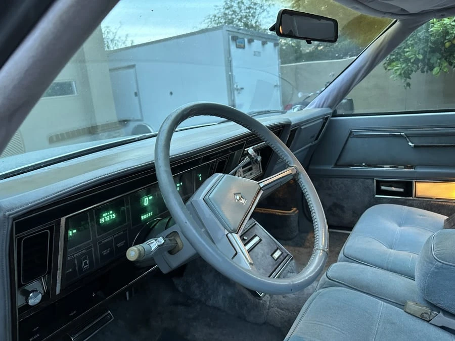 1982 Chrysler Imperial - Image 18 of 24