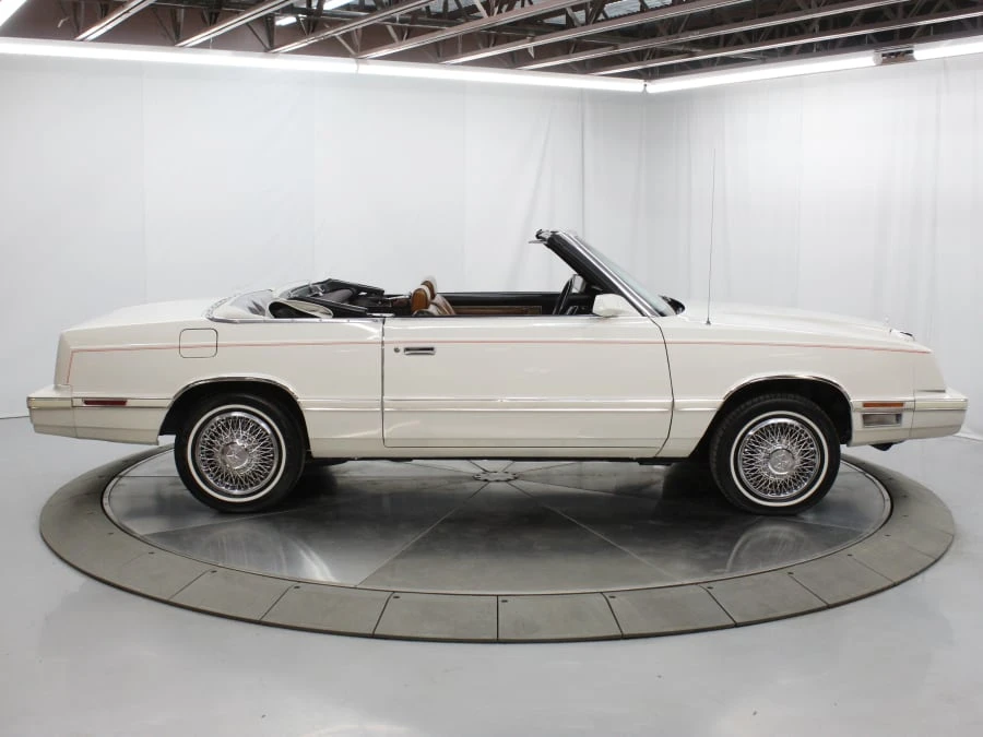 1982 Chrysler LeBaron - Image 27 of 31