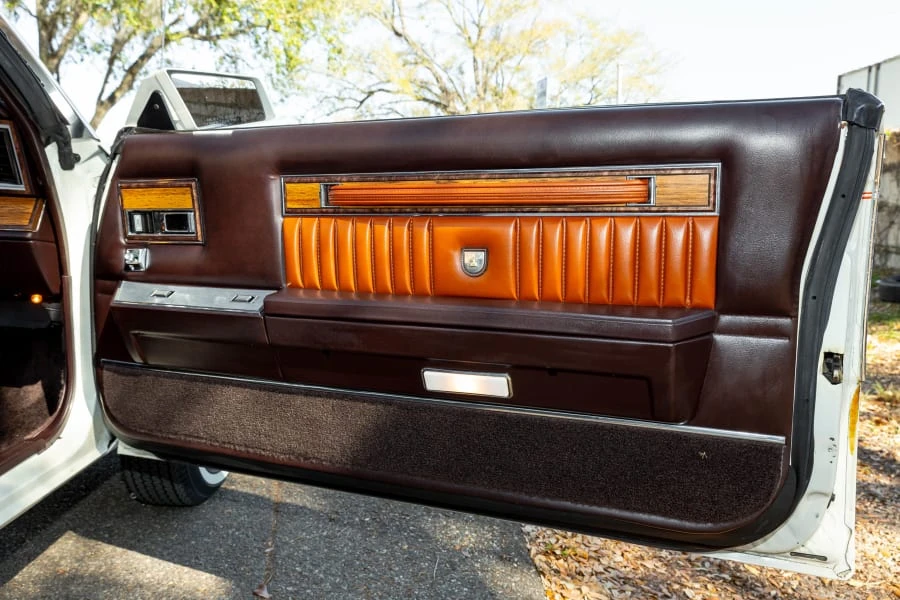 1982 Chrysler LeBaron - Image 17 of 28