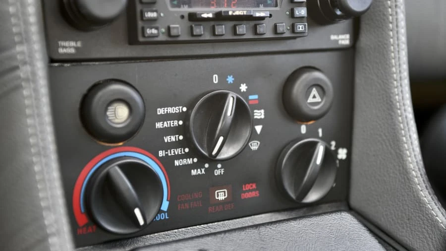 1982 DeLorean DMC-12 - Image 10 of 31