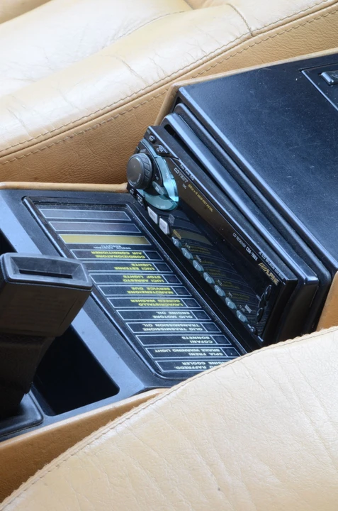 1982 Ferrari Mondial 8 - Image 16 of 17