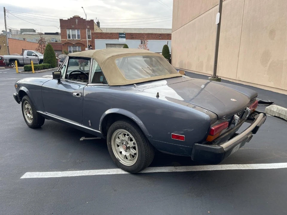 1982 Fiat 124 Sport Spider - Image 6 of 8
