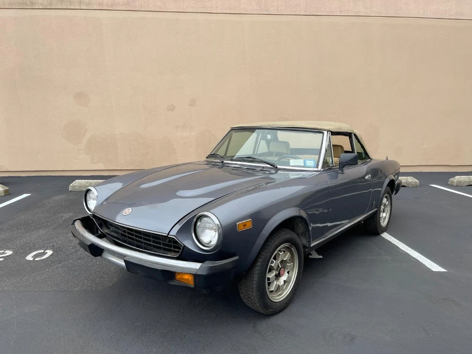 1982 Fiat 124 Sport Spider - Image 2 of 8