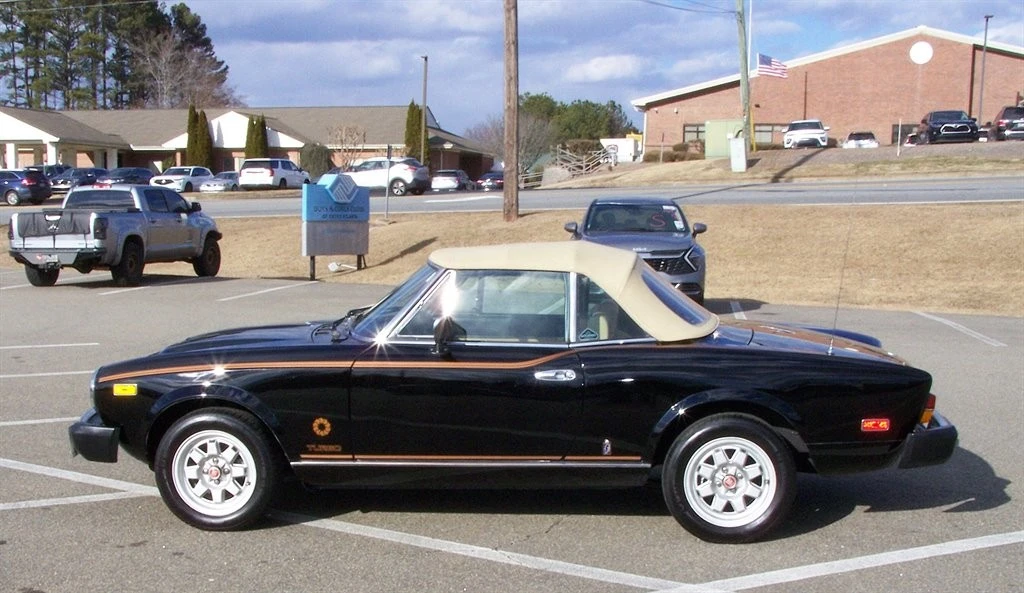 1982 Fiat 124 Sport Spider - Image 7 of 31