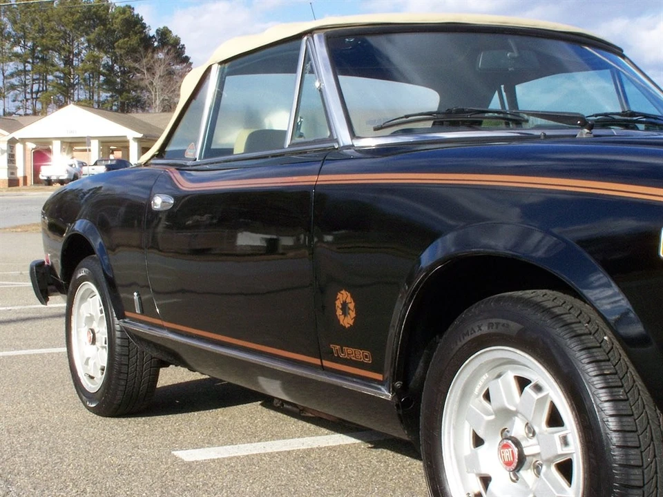 1982 Fiat 124 Sport Spider - Image 31 of 31
