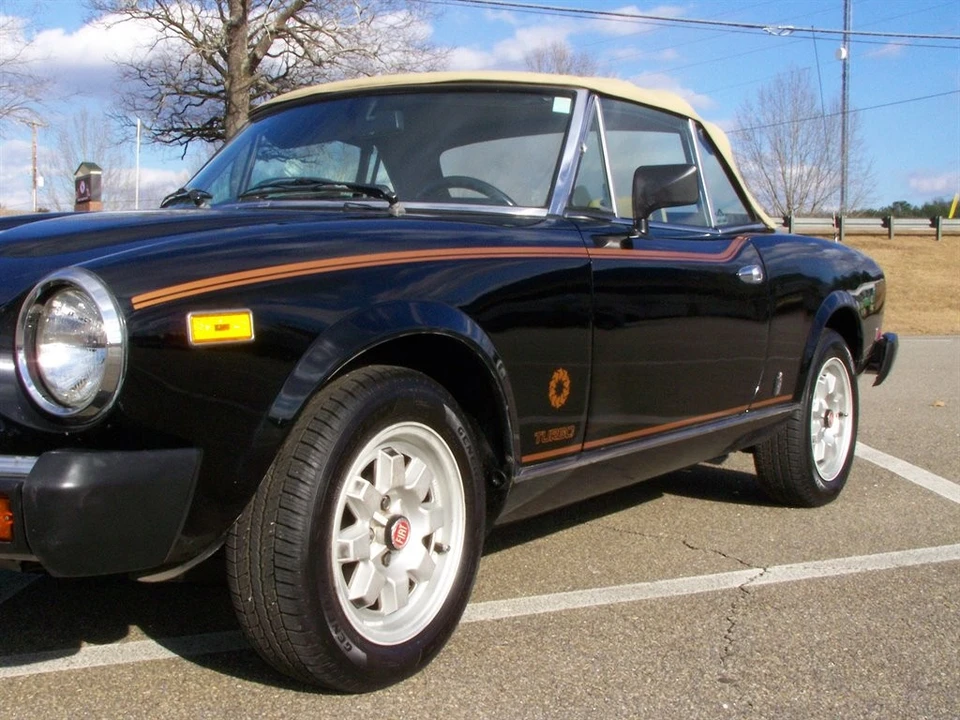 1982 Fiat 124 Sport Spider - Image 16 of 31