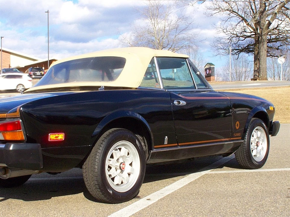 1982 Fiat 124 Sport Spider - Image 28 of 31