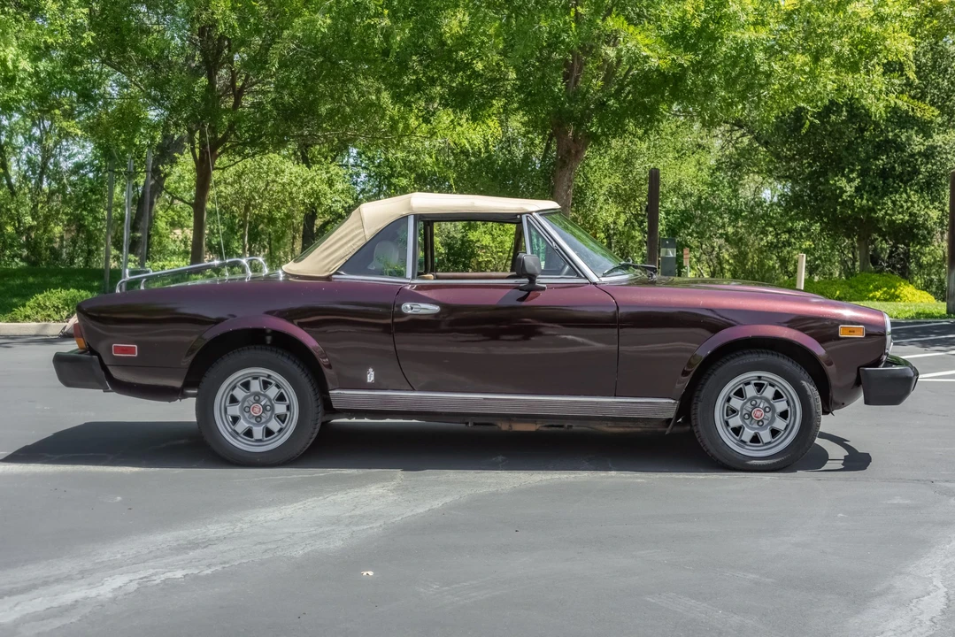 1982 Fiat 124 Sport Spider - Image 19 of 31