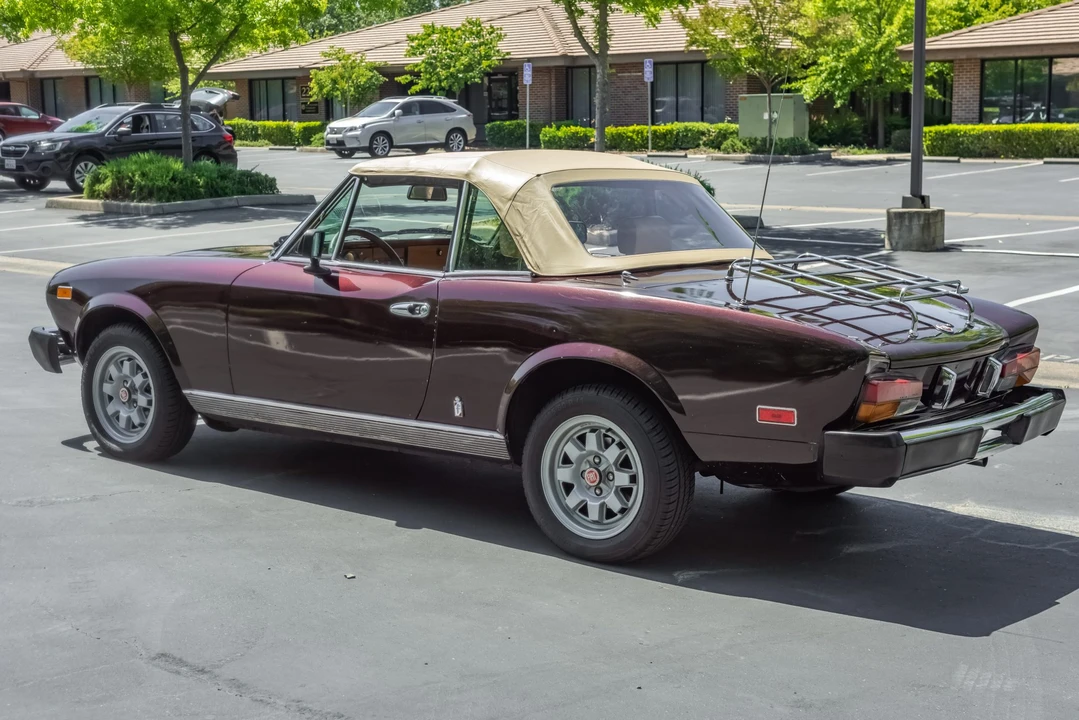 1982 Fiat 124 Sport Spider - Image 16 of 31