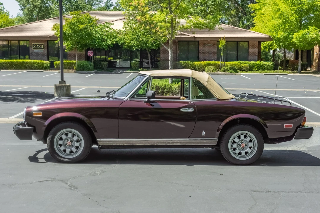 1982 Fiat 124 Sport Spider - Image 15 of 31