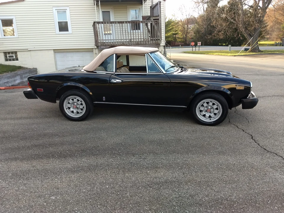 1982 Fiat 124 Sport Spider - Image 16 of 31