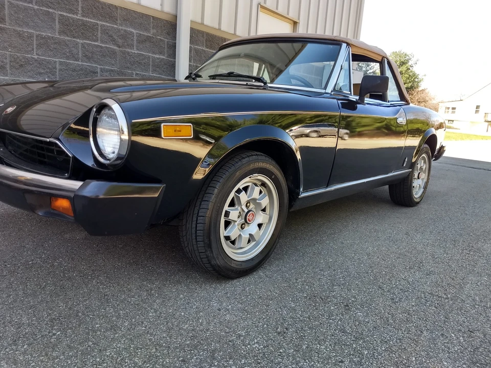 1982 Fiat 124 Sport Spider - Image 24 of 31