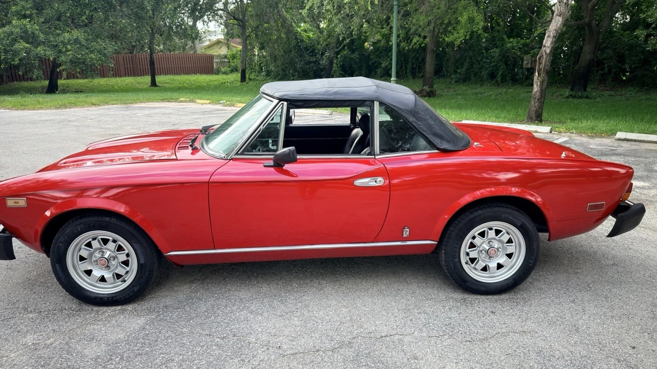 1982 Fiat 124 Sport Spider - Image 9 of 24