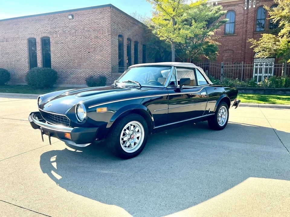 1982 Fiat 124 Sport Spider - Image 16 of 21