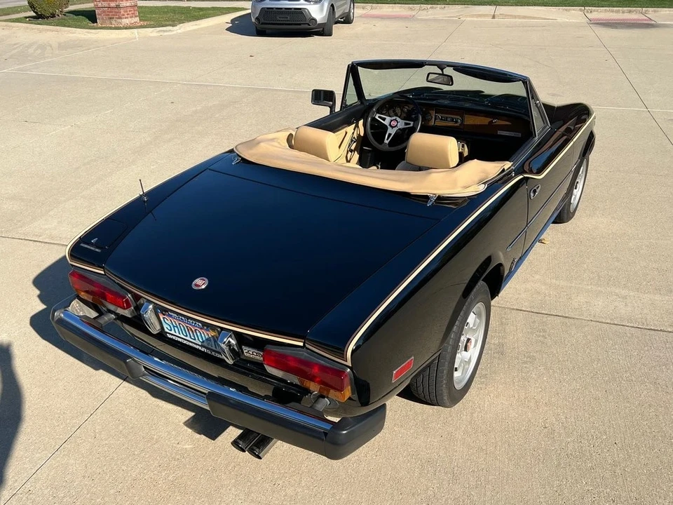 1982 Fiat 124 Sport Spider - Image 10 of 21