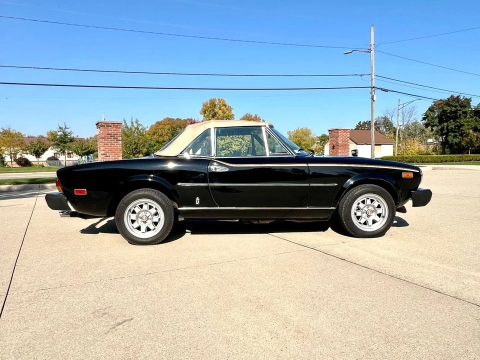 1982 Fiat 124 Sport Spider - Image 14 of 21