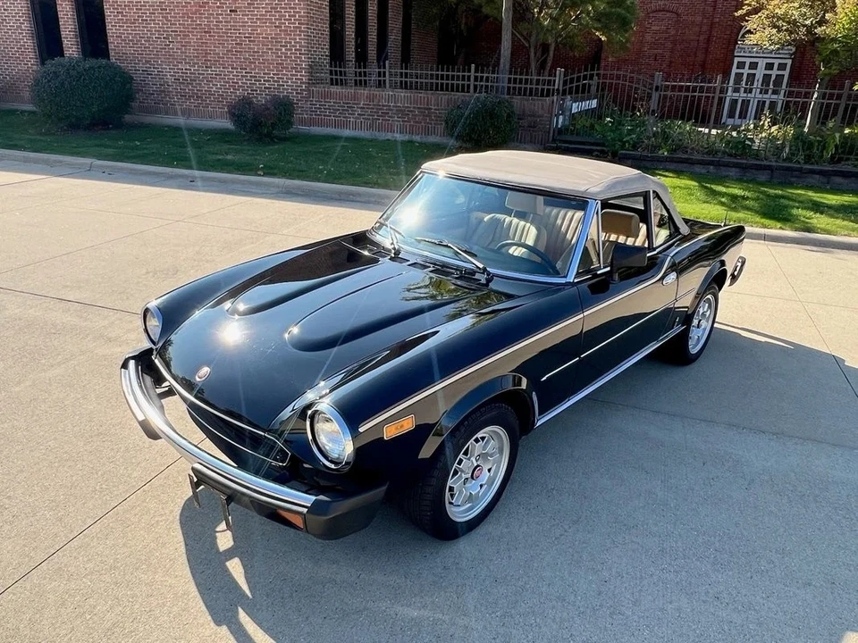 1982 Fiat 124 Sport Spider - Image 11 of 21
