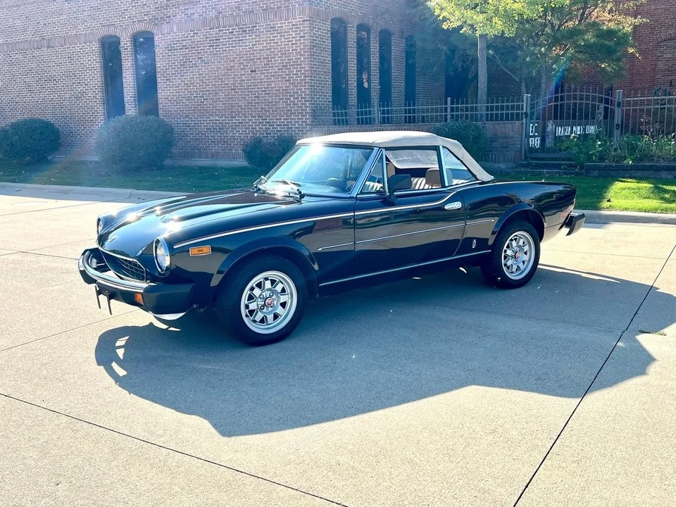 1982 Fiat 124 Sport Spider - Image 19 of 21