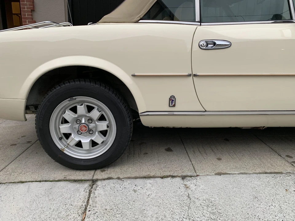 1982 Fiat 124 Sport Spider - Image 18 of 31