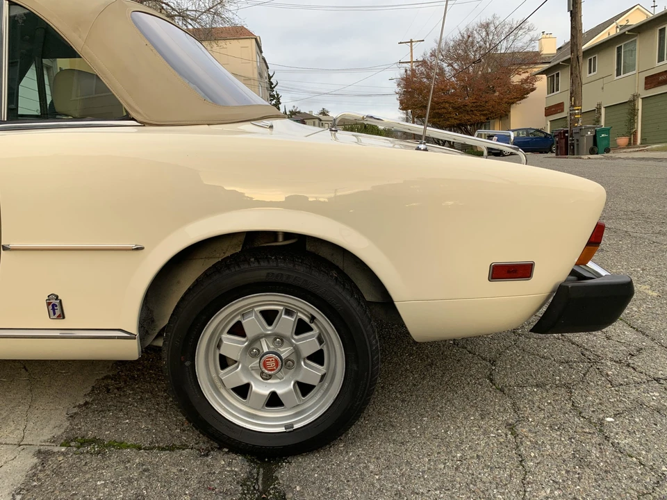 1982 Fiat 124 Sport Spider - Image 15 of 31