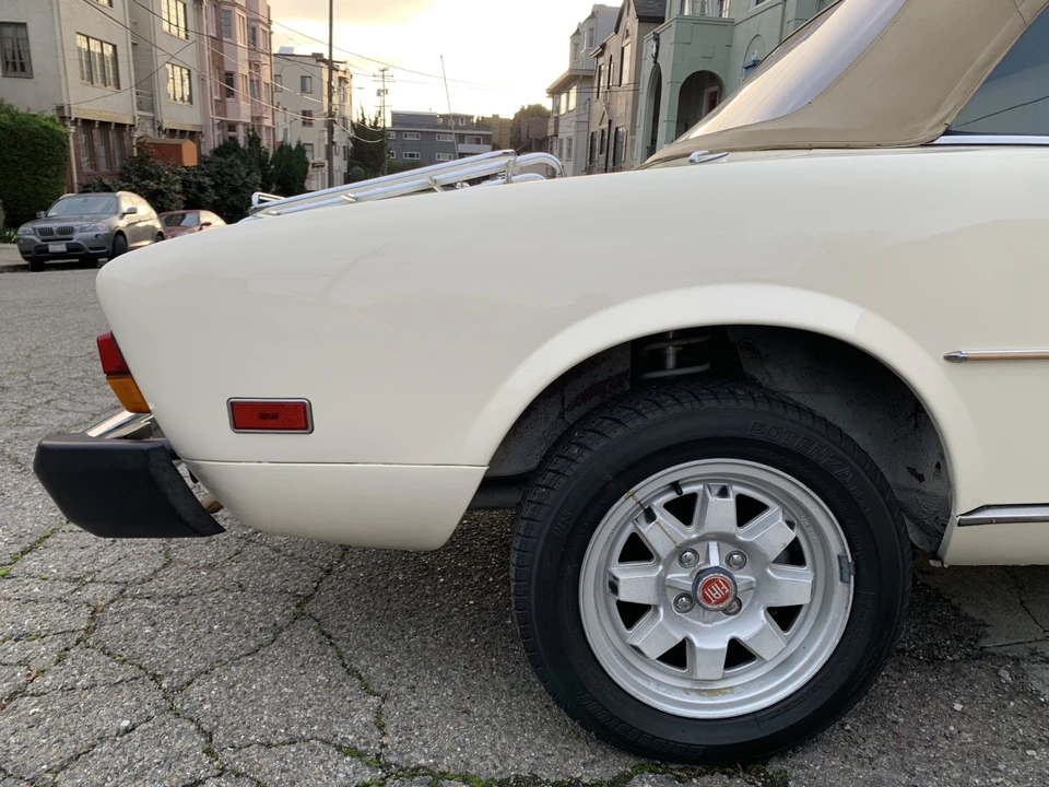 1982 Fiat 124 Sport Spider - Image 17 of 31