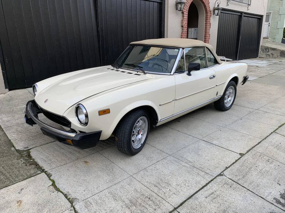 1982 Fiat 124 Sport Spider - Image 2 of 31