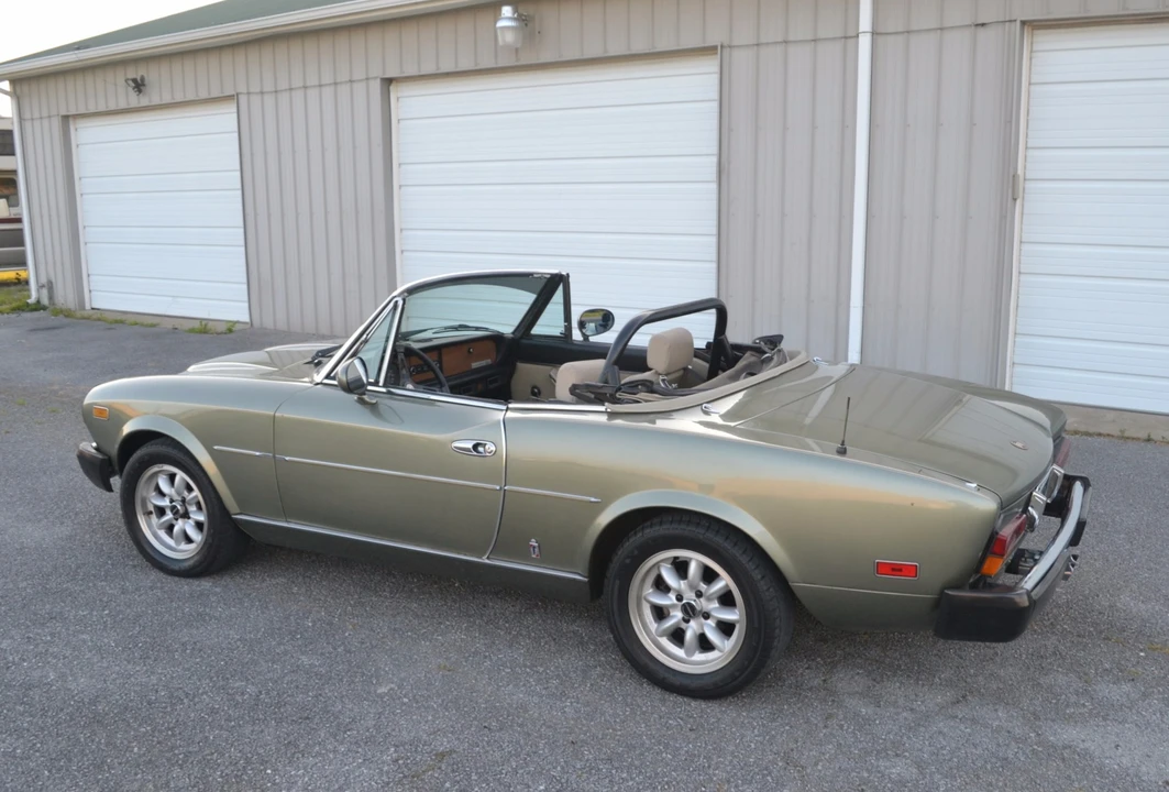 1982 Fiat 124 Sport Spider - Image 10 of 31