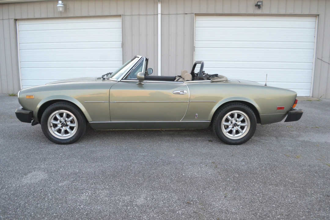 1982 Fiat 124 Sport Spider - Image 9 of 31