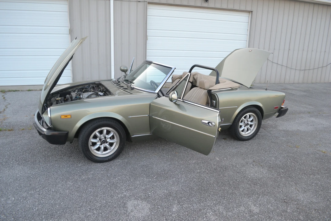 1982 Fiat 124 Sport Spider - Image 11 of 31