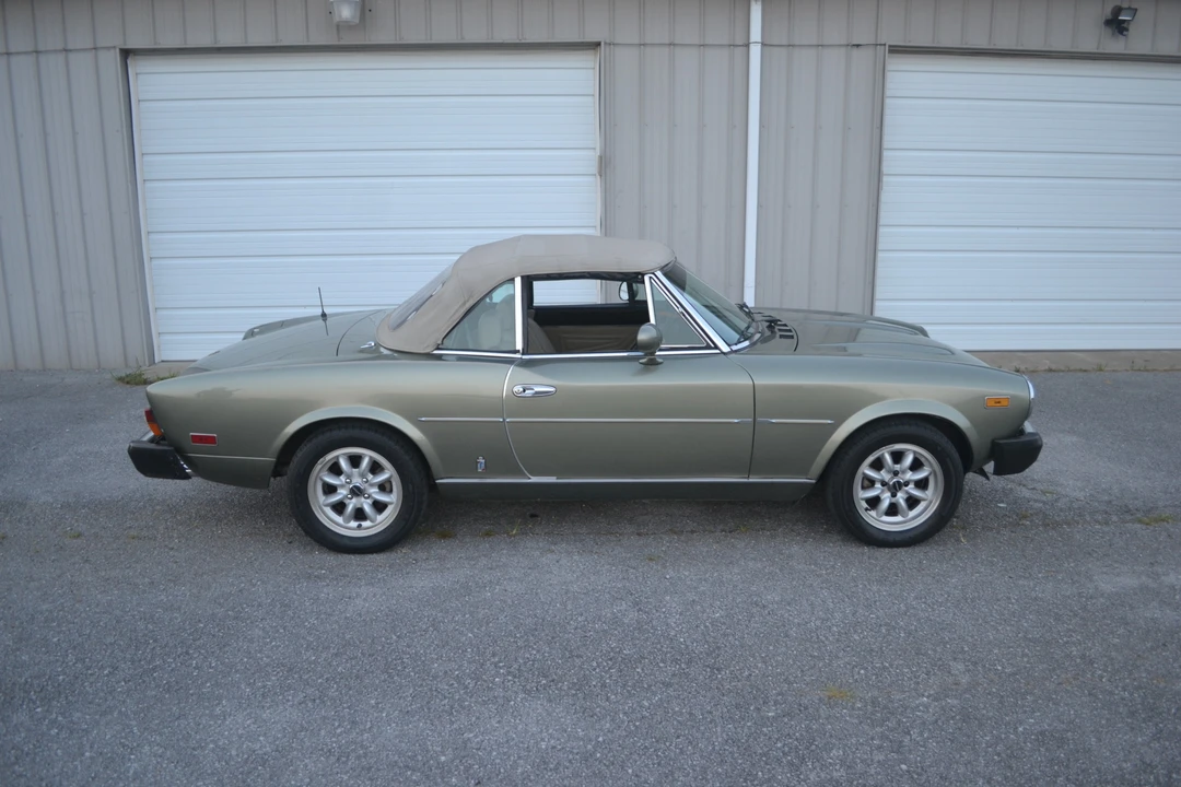1982 Fiat 124 Sport Spider - Image 12 of 31