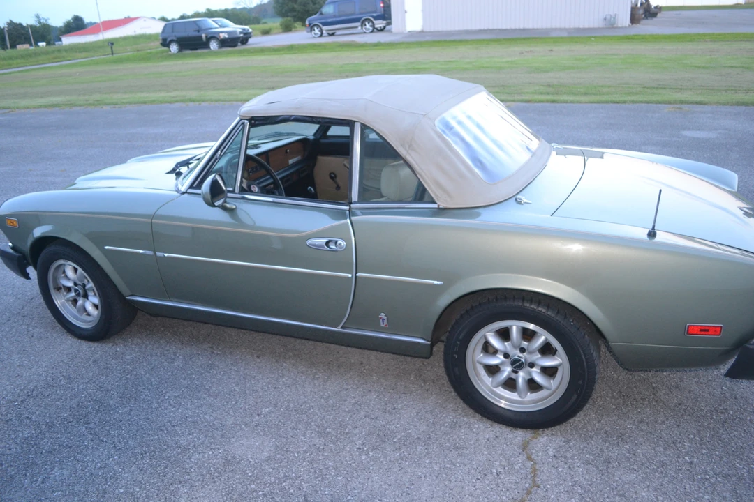 1982 Fiat 124 Sport Spider - Image 15 of 31