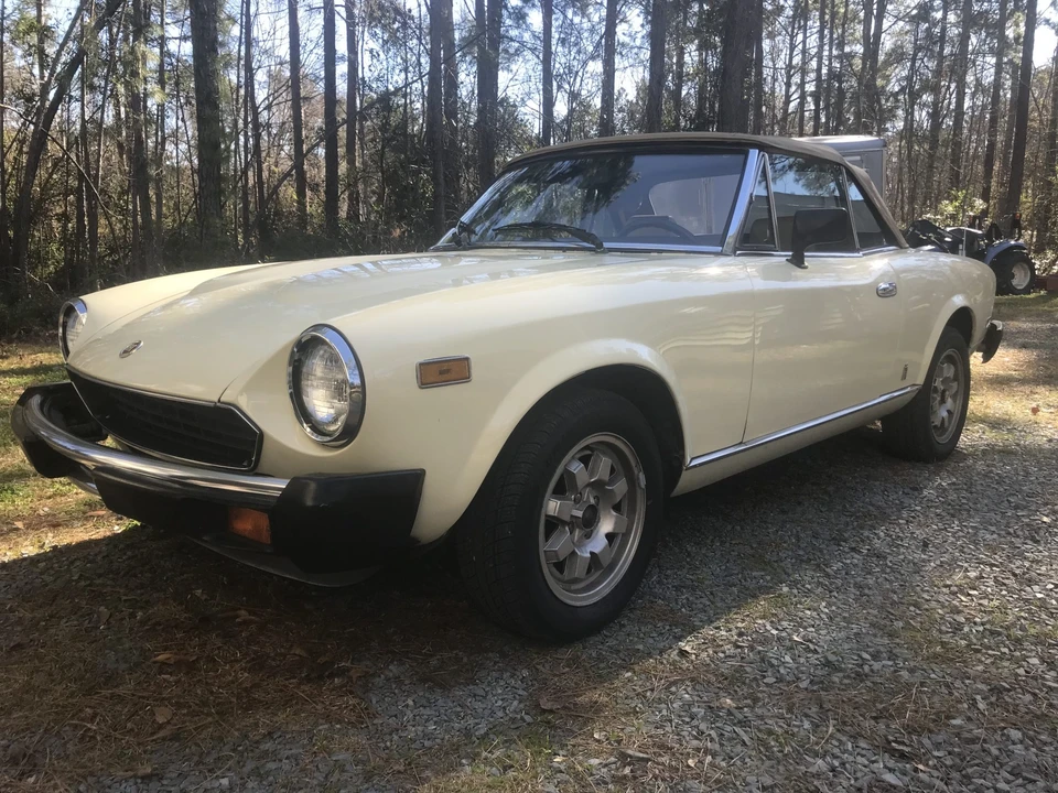 1982 Fiat 124 Sport Spider - Image 12 of 31