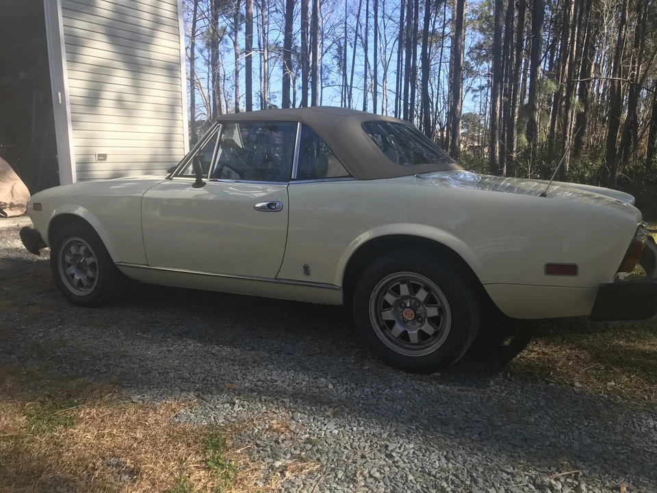 1982 Fiat 124 Sport Spider - Image 14 of 31