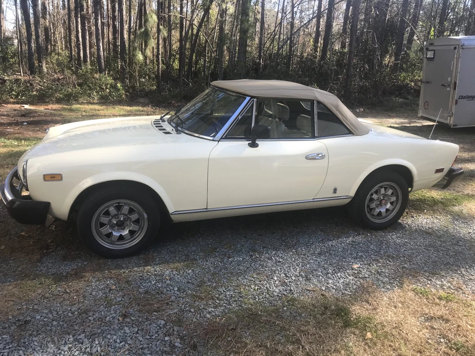 1982 Fiat 124 Sport Spider - Image 13 of 31