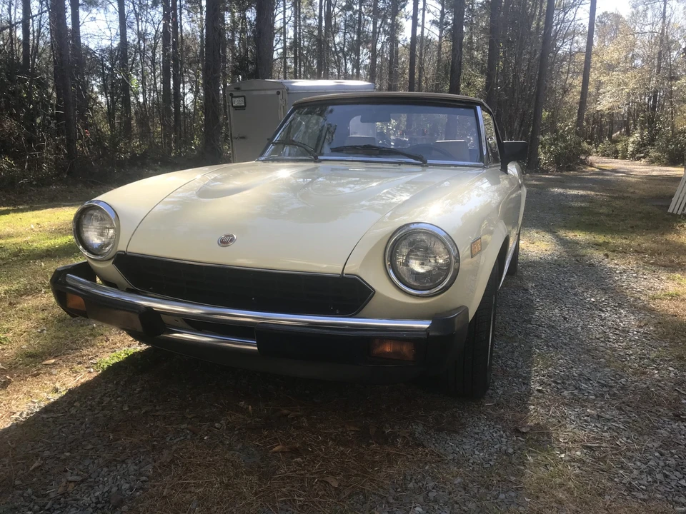 1982 Fiat 124 Sport Spider - Image 11 of 31