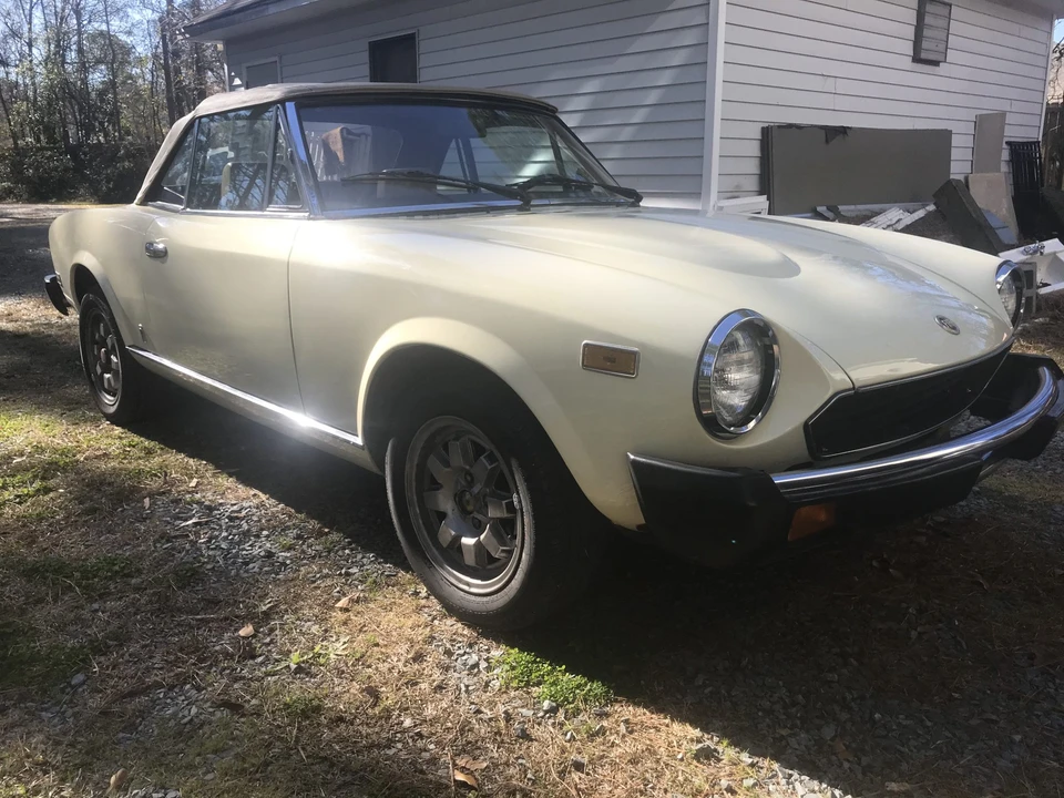 1982 Fiat 124 Sport Spider - Image 20 of 31
