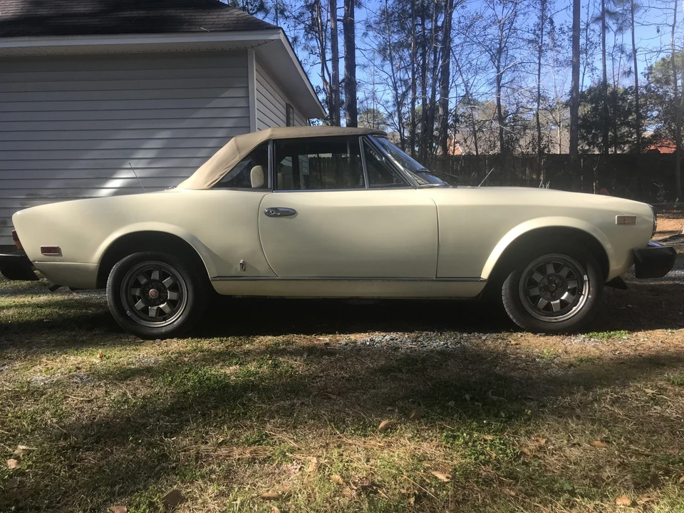 1982 Fiat 124 Sport Spider - Image 19 of 31