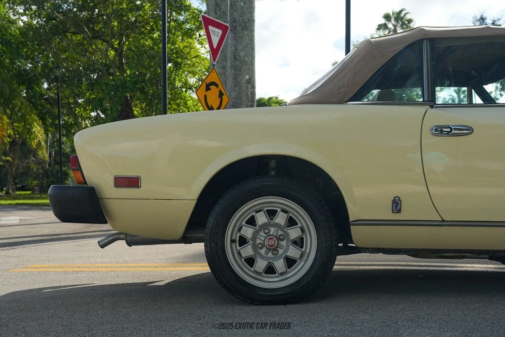 1982 Fiat 124 Sport Spider - Image 10 of 12