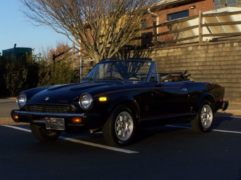 1982 Fiat 124 Sport Spider - Image 18 of 31