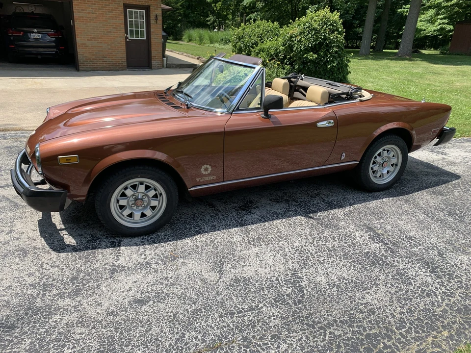 1982 Fiat 124 Sport Spider - Image 13 of 31