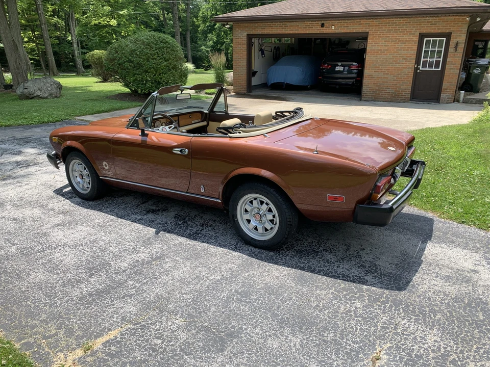 1982 Fiat 124 Sport Spider - Image 11 of 31