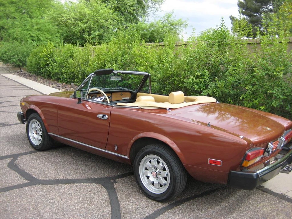 1982 Fiat 124 Sport Spider - Image 9 of 31