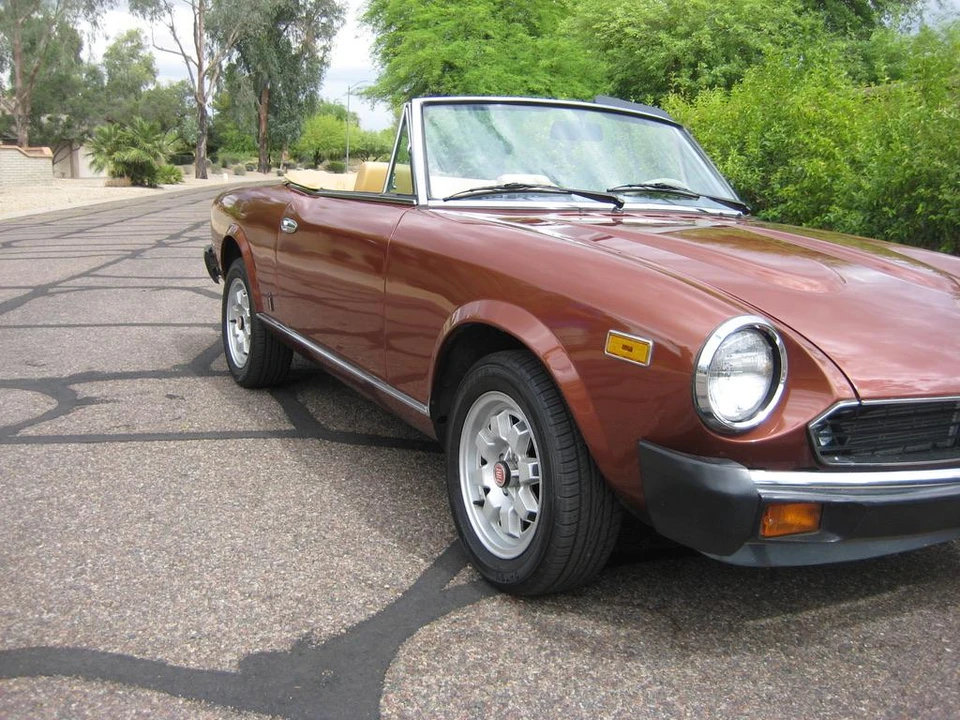 1982 Fiat 124 Sport Spider - Image 14 of 31