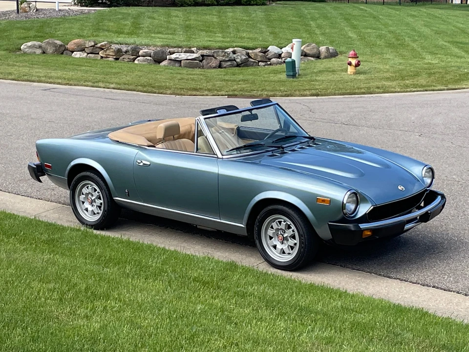 1982 Fiat 124 Sport Spider - Image 21 of 31